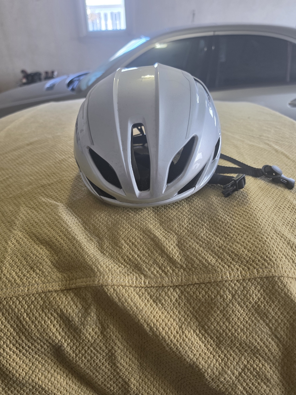 Sleek White Cycling Helmet